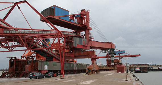 Ship unloader